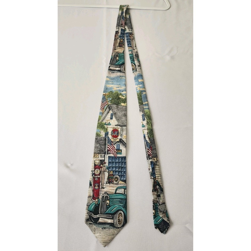 Van‎ Heusen Corporate Casual Americana Series Silk Tie Filling Station Car Flag